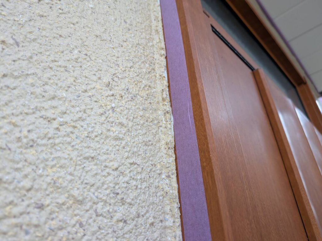 【職人ブログ】高級感抜群の多彩色塗装「RSダイヤモンド」！仕上がりを左右するのは“徹底した養生”と“職人の腕”です！